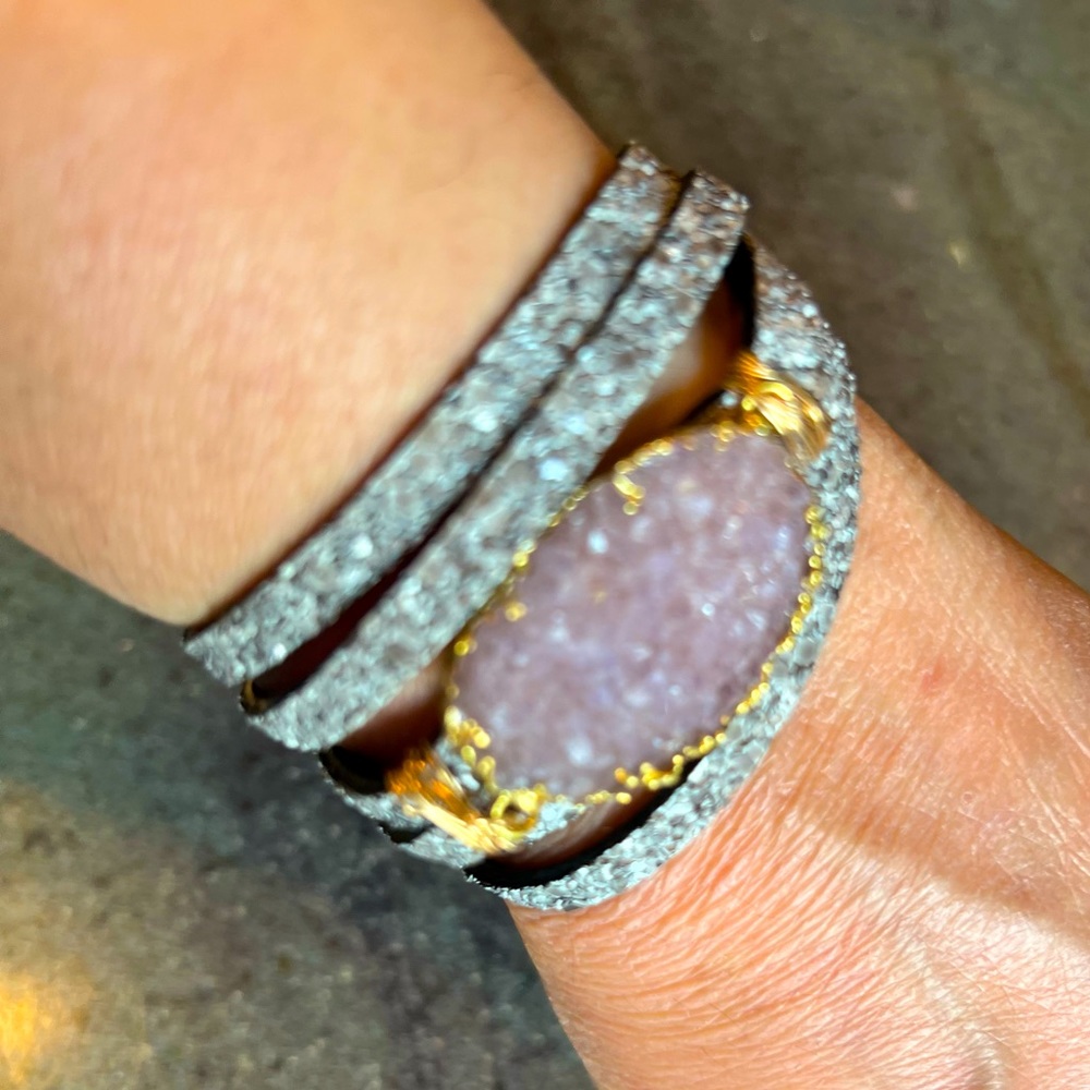 Handmade leather wrap bracelet with magnetic clasp. - Picture 3 of 8